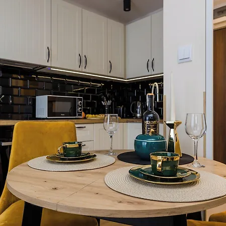 Апартаменты Shortstaypoland Chlodna B168 Варшава